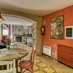 Casa Vermella Orriols