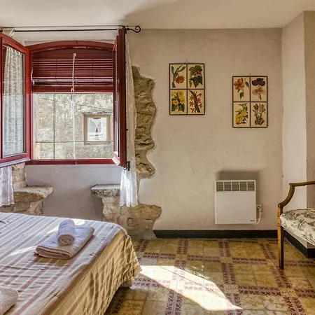 Casa Vermella * Orriols
